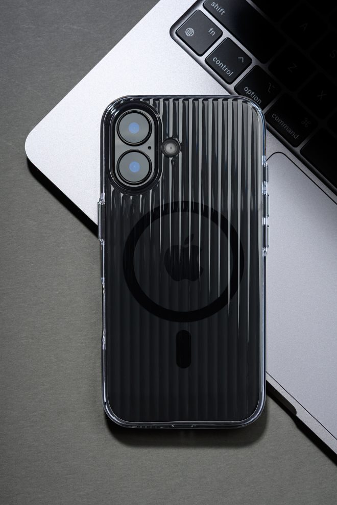Corrugated Wave Pattern Glossy Case for iPhone 16 Black
