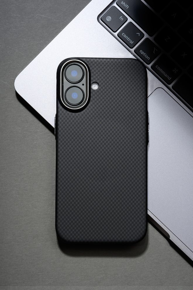 MagSafe Carbon Fiber Case for iPhone 16