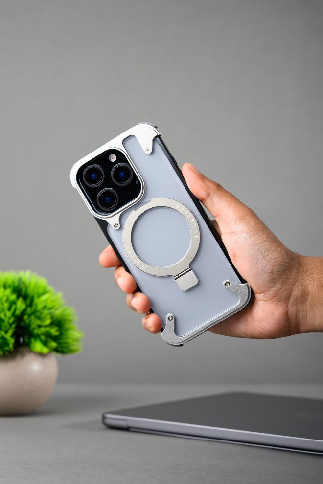 MagSafe Mechanical Case for iPhone 16 pro max Silver (2)