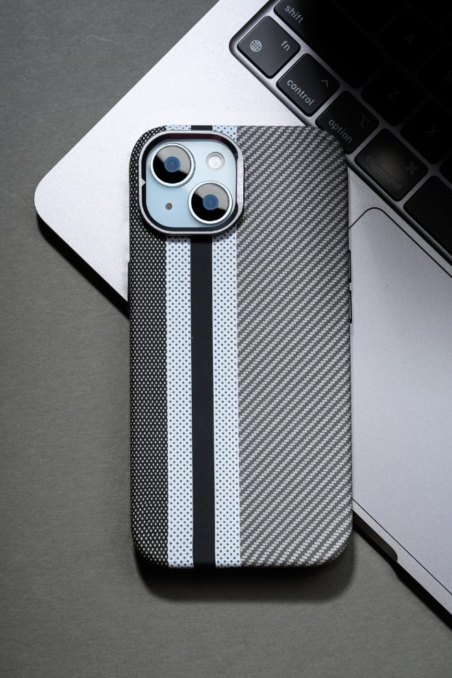 Magsafe Carbon Fiber Case for iPhone 15 Race Track – Gray