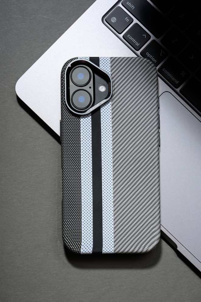 Magsafe Carbon Fiber Case for iphone 16 Race Track – Gray