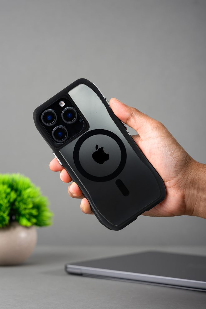 Magsafe Perfect Grip Hold Black Transparent Case for iPhone 16 pro max (2)