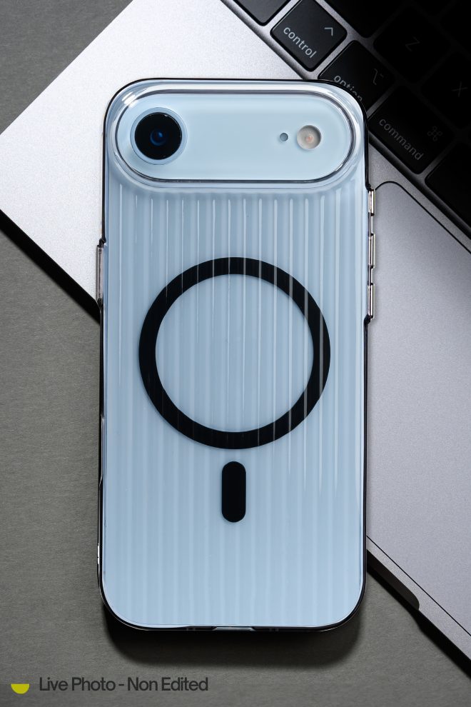 Corrugated Wave Pattern Glossy Case for iPhone 17