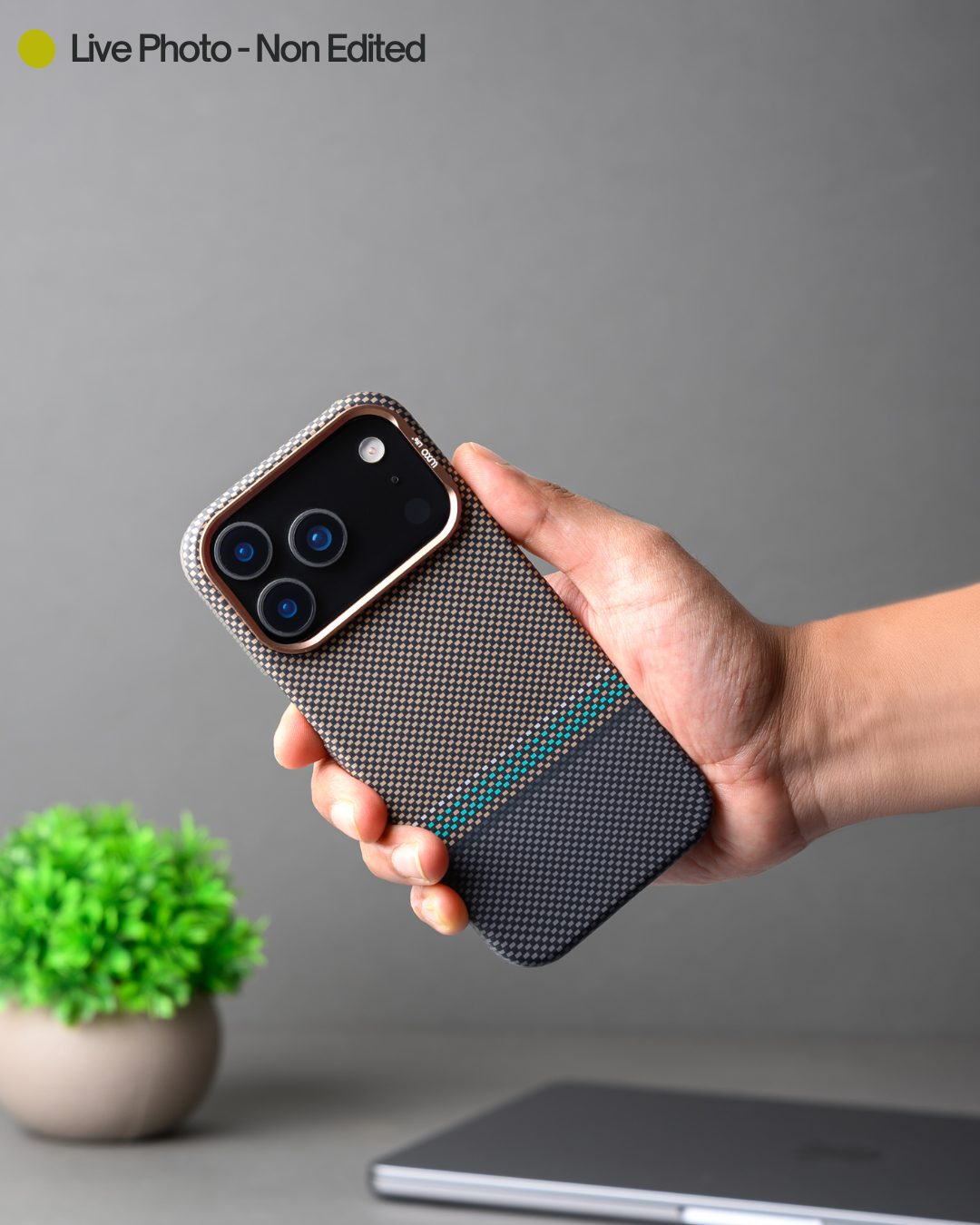 MagSafe Carbon Fiber Case for iPhone 17 Pro 17 Pro Max Gold Pattern (7) MagSafe Carbon Fiber Case for iPhone 17 Pro 17 Pro Max Gold Pattern (7)