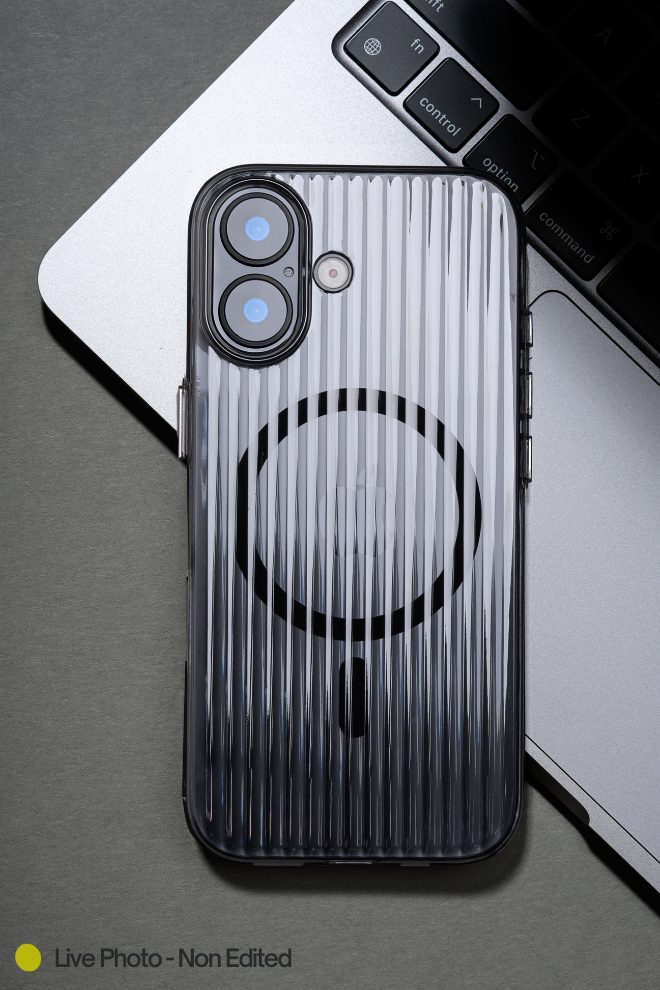 Corrugated Wave Pattern Glossy Case for iPhone 17 – Black Pattern