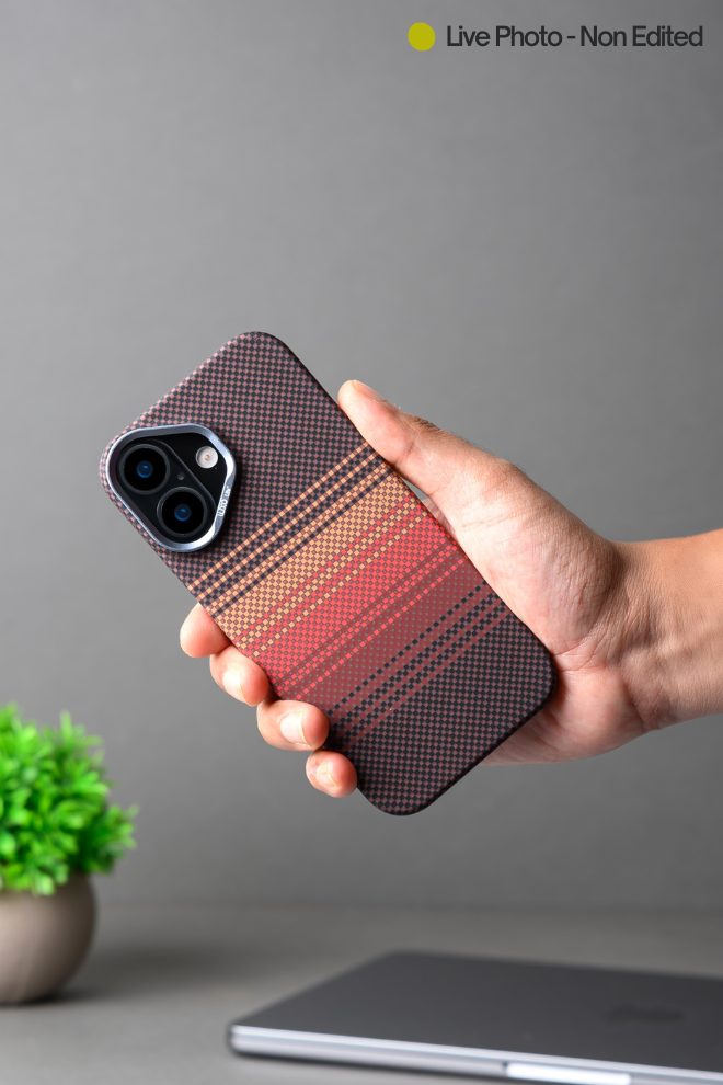 MagSafe Carbon Fiber Case for iPhone 17 Fiery Red Pattern (2)