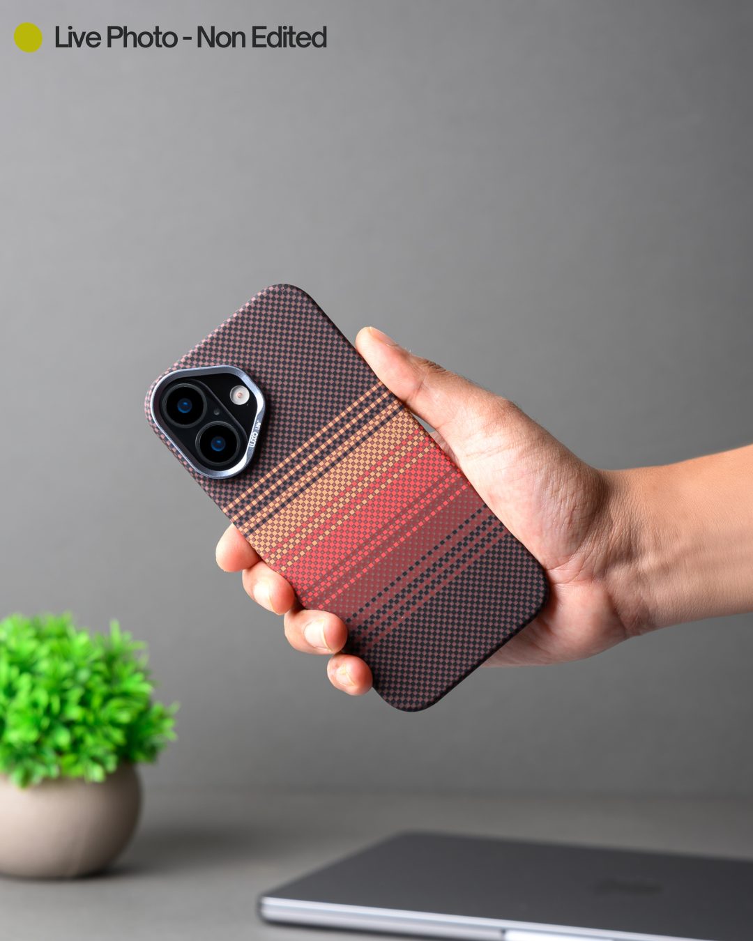 MagSafe Carbon Fiber Case for iPhone 17 Fiery Red Pattern (6) MagSafe Carbon Fiber Case for iPhone 17 Fiery Red Pattern (6)