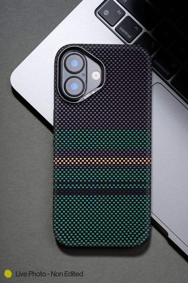 MagSafe Carbon Fiber Case for iPhone 17 Green Pattern